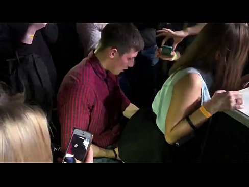 ❤️ ロシアのナイトクラブでリアルセックス。18歳のロシア人少女がナイトクラブで肛門と膣を犯される ️ ファッキングビデオ ❌️❤